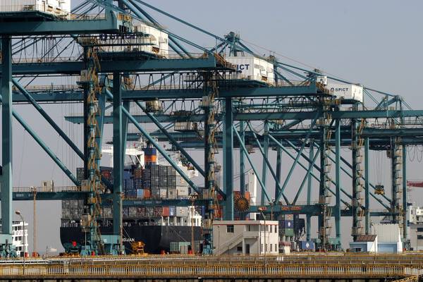 Cina:+8,3% volume trasporto merci nei porti nel 2019