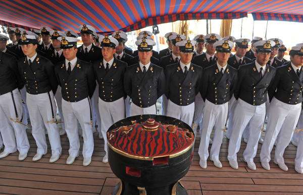 Marina militare:118 posti per corsi accademia navale Livorno