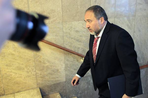 Avigdor Lieberman resigns as indicted for fraud and breach of trust