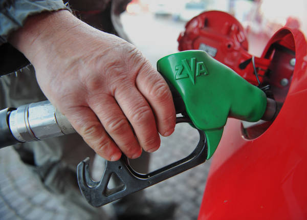 Benzina: Adiconsum, piu' 'pompe bianche' e distributori Gdo