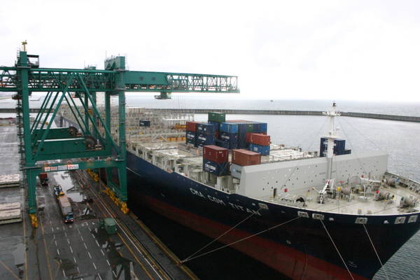 Porti: Genova, la mega portacontainer Titan della compagnia Cma Cgm