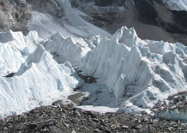Pinnacoli di ghiaccio sul ghiacciaio del Khumbu, sull’Everest (Nepal) (fonte: Kimberly Casey)