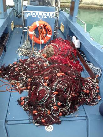 Sequestro maxi rete pesca porto Ancona
