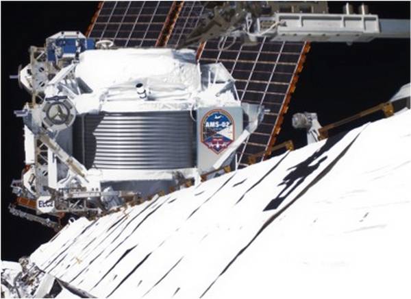 Il cacciatore di antimateria Ams installato all'esterno della Stazione Spaziale INternazionale (fonte: Collaborazione AMS)    