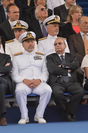 Il capo di Stato Maggiore della Marina Militare Giuseppe De Giorgi (S) e l'amministratore delegato di Fincantieri Giuseppe Bono (D)
