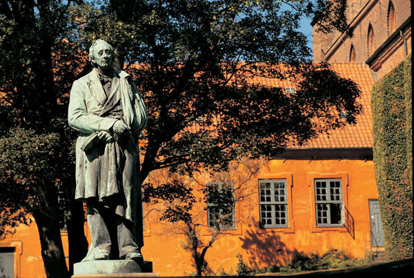 La statua del celebre favolista Hans Christian Andersen