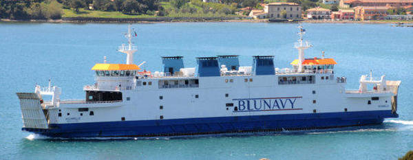 Traghetto della compagnia elbana Blunavy