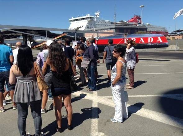 Vela: Luna Rossa mania a Cagliari, tutti in fila per vedere barche