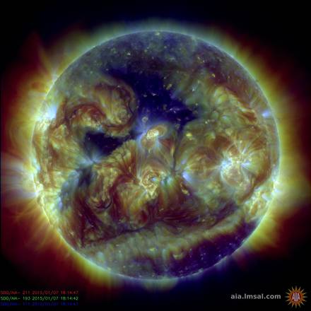 E’ in corso una forte tempesta solare (fonte: NASA/SDO)