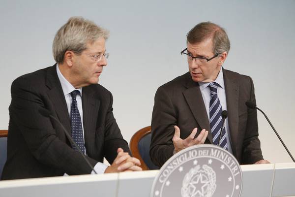 Italian FM Paolo Gentiloni (L) with special envoy of the United Nations for Libya, Bernardino Leon (R) during their press conference at Palazzo Chigi in Rome