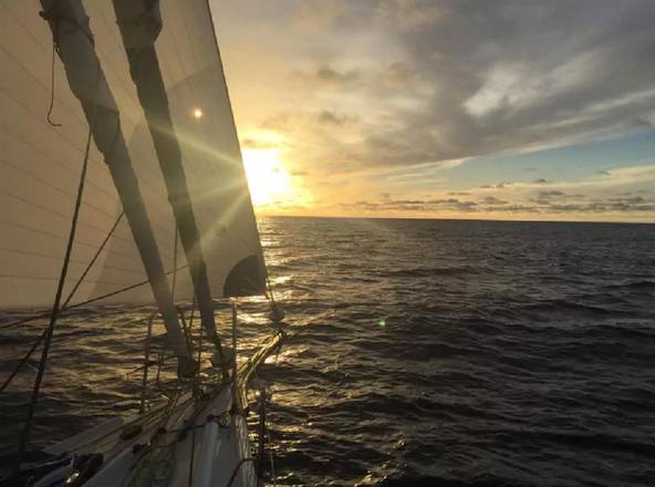 Vela: Gaetano Mura naviga verso l'Equatore a 8-10 nodi