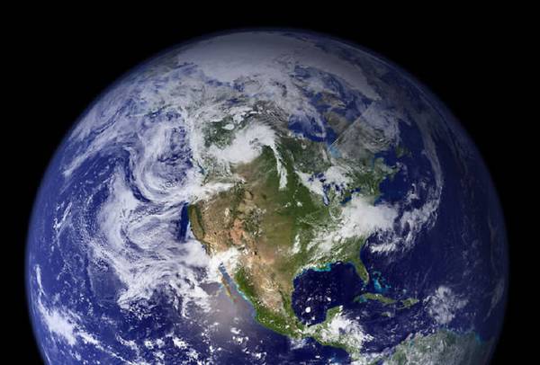 La Terra vista dallo spazio è un'emozione che cambia la vita (fonte: NASA's Earth Observatory)