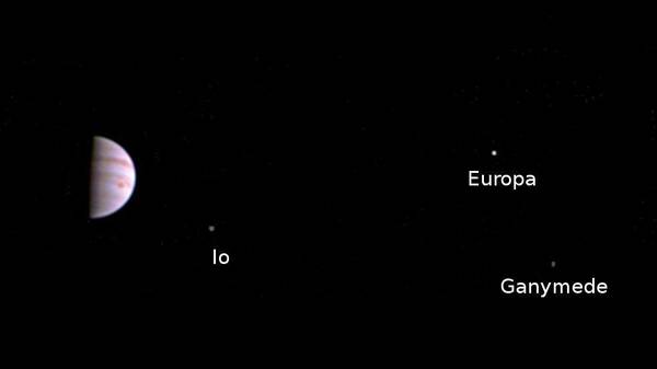 Arrivate dalla sonda Juno le prime immagini di Giove (fonte: NASA/JPL-Caltech/SwRI/MSSS)