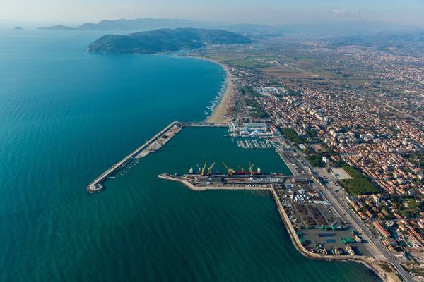 Porti: piano per coprire bacini cantieri navali Genova