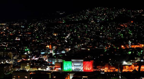 Coronavirus, solidariet europea: il municipio di Sarajevo accende il tricolore
