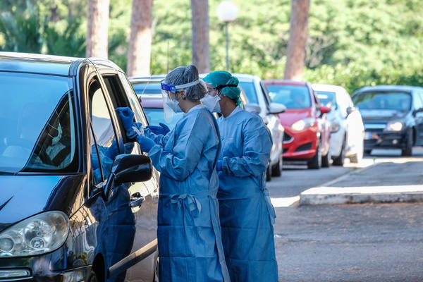 Coronavirus: fila per i tamponi all'Asl Roma 1