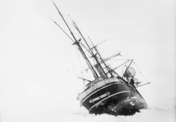 Una storica foto della nave Endurance nel 1915, prima di inabissarsi (fonte: James Francis Hurley)