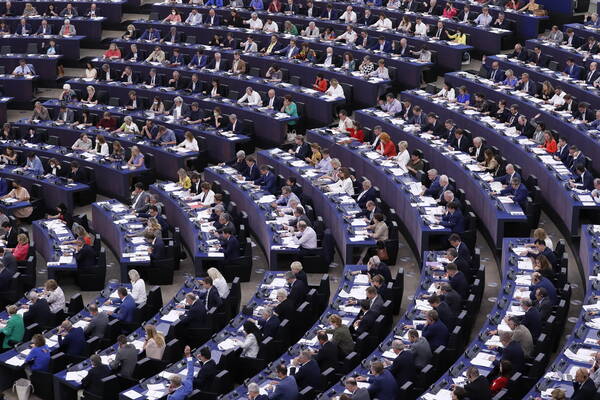 Strasburgo a favore dello sfruttamento della maternità surrogata come eurocrimine