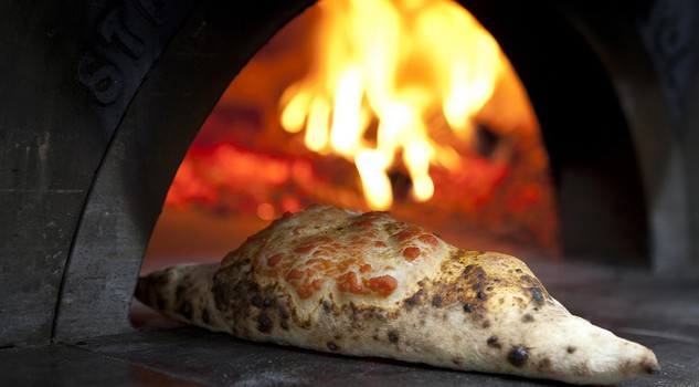 Pizza di Pepe in grani, la pizzeria di Caiazzo in provincia di Caserta risultata la top pizza tra 500 pizzerie della prima guida on line dedicata interamente alle pizzerie, 50 Top Pizza