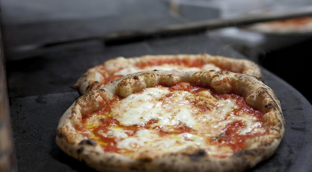 Pizza di Pepe in grani, la pizzeria di Caiazzo in provincia di Caserta risultata la top pizza tra 500 pizzerie della prima guida on line dedicata interamente alle pizzerie, 50 Top Pizza