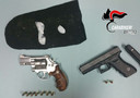 Armi e droga in casa, arrestato minore nel Napoletano