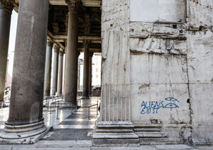 Scritta sul Pantheon, Lapo Elkann: "citt? dove tutto ? permesso"