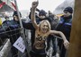 Dopo piazza San Pietro, le attiviste ucraine del gruppo femminista Femen hanno manifestato a Davos