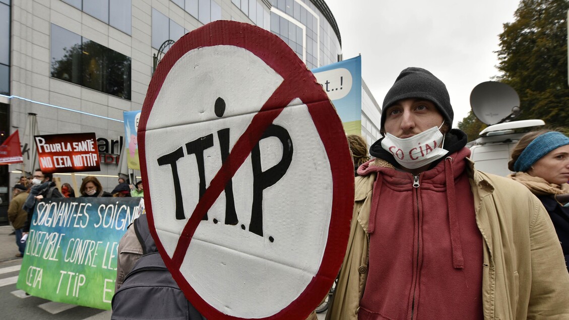 Corteo anti TTIP e austerità a Bruxelles © ANSA/AP