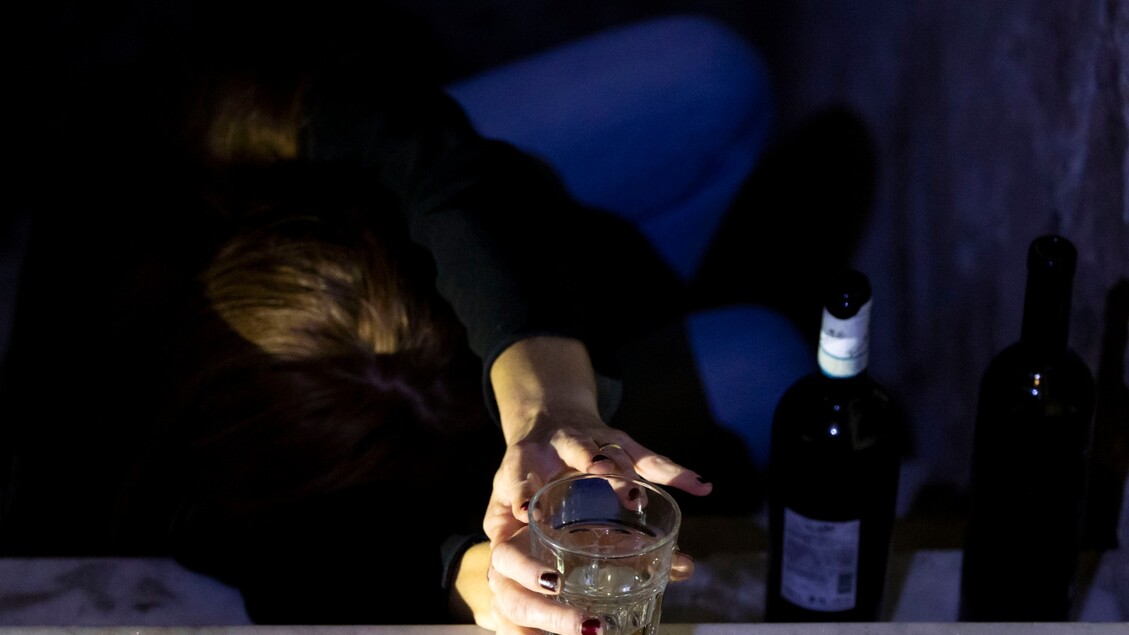 Alcol e donne, foto di Massimo Percossi ANSA