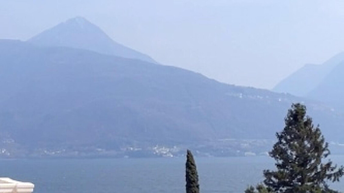Incendiata villa Lago di Como dell 'oligarca russo Solovyev - ALL RIGHTS RESERVED