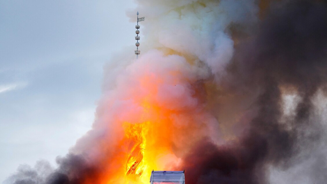 In fiamme la Borsa di Copenaghen © ANSA/AFP