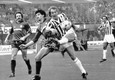 Un contrasto tra Roberto Bettega (d) della Juventus e l'olandese Van De Korput (s) del Torino durante il derby della Mole vinto dai bianconeri per 1-0 allo stadio Comunale di Torino, 25 ottobre 1981 © Ansa