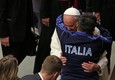 Pope Francis greets paralympic athletes © 