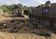 Israeli infantry soldiers sleep next to their APC vehicles in southern Israel © Ansa