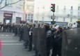 Tensione a Parigi, polizia carica e lancia lacrimogeni (ANSA)