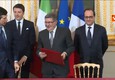 Renzi a Lupi: 'Saluta Hollande' e gli da' una pacca © ANSA