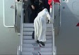 Papa Francesco inciampa sulla scaletta dell'aereo © ANSA