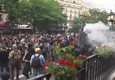 Violenti scontri Parigi, feriti a Republique © ANSA
