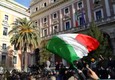 Tassisti in protesta sotto il ministero a Roma (ANSA)