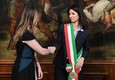 Maria Elena Boschi e Virginia Raggi alla firma degli accordi per le periferie a Palazzo Chigi © Ansa