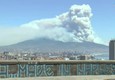 Fumo sovrasta il Golfo di Napoli, 'pare un'eruzione' © ANSA