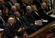 Stretta di mano Trump-Obama ai funerali di Bush © ANSA