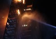 Santiago del Cile, in fiamme palazzo dell'Enel durante le proteste © ANSA