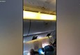 Panico in volo, il video a bordo dopo la turbolenza © ANSA