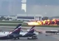 Mosca, aereo in fiamme costretto all'atterraggio © Ansa