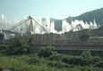 La demolizione del ponte Morandi in slow motion © ANSA