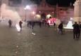 A fuoco motorino e lancio bombe carta: manifestazione finisce in guerriglia © ANSA