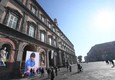 Napoli, l'omaggio dei cittadini davanti alla maxi-foto di Maradona © ANSA