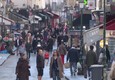 Coronavirus, i parigini non rinunciano agli acquisti: strade piene © ANSA