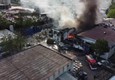 Esplosione a Napoli, drone sorvola la fabbrica in fiamme (ANSA)